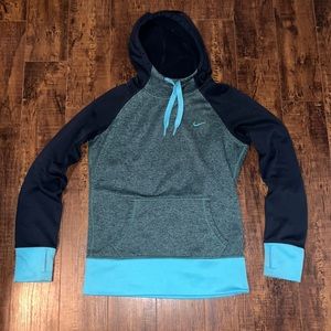 Women’s Nike therma-fit hoodie size small